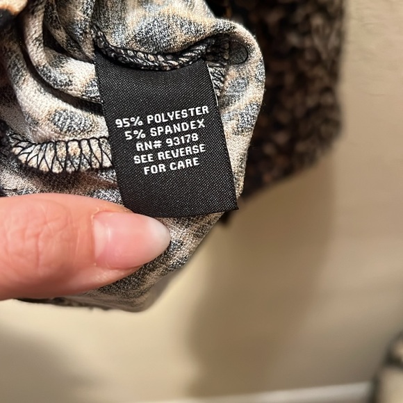 Leopard Animal Print Keyhole Halter Flowy Blouse - Picture 6 of 7